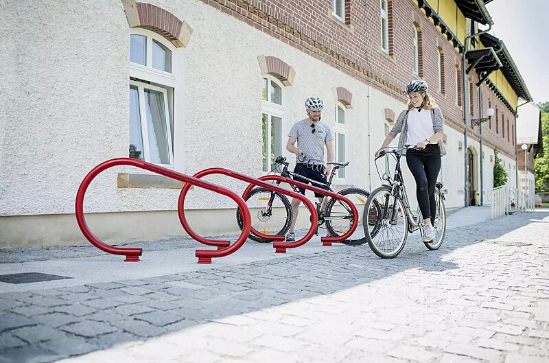 anlehnbuegel-open__shoKAT0057922 Anlehnbügel OPEN in RAL 3003 rubinrot