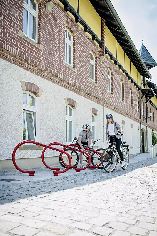 anlehnbuegel-open__shoKAT0057956 Anlehnbügel OPEN in RAL 3003 rubinrot