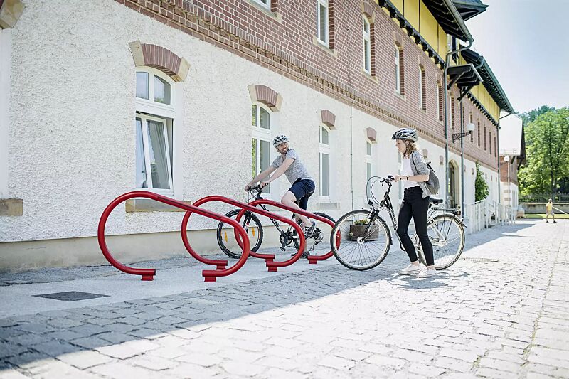 anlehnbuegel-open__shoKAT0057961 Anlehnbügel OPEN in RAL 3003 rubinrot