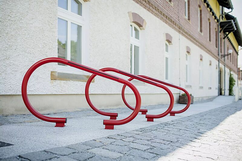 anlehnbuegel-open__shoKAT0057963 Anlehnbügel OPEN in RAL 3003 rubinrot