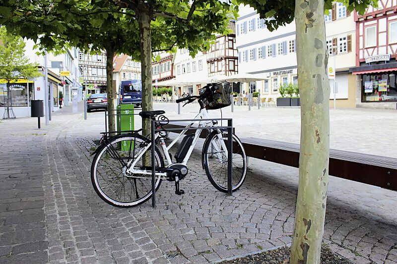 anlehnbuegel-tamores__shoKAT0051114 Anlehnbügel TAMORES mit Quersteg, Breite 850 mm, in RAL 7016 anthrazitgrau