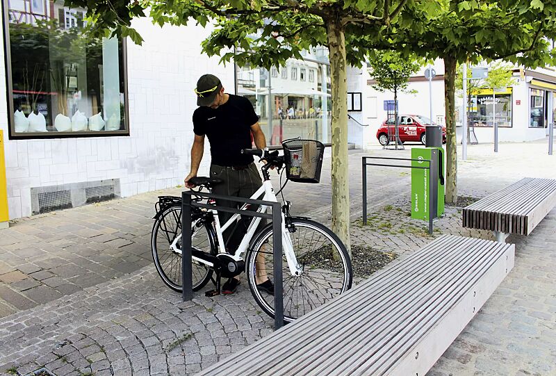 anlehnbuegel-tamores__shoKAT0051116 Anlehnbügel TAMORES mit Quersteg, Breite 850 mm, in RAL 7016 anthrazitgrau