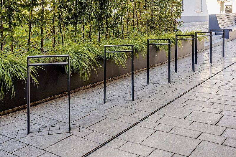 anlehnbuegel-tamores__shoKAT0071998 Anlehnbügel TAMORES mit Quersteg, Breite 400 mm, in DB 703 eisenglimmer