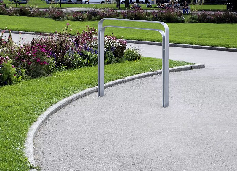 anlehnbuegel-tampa__shoKAT0042145 Anlehnbügel TAMPA mit Innenbügel hoch, zum Einbetonieren, Breite 850 mm, feuerverzinkt