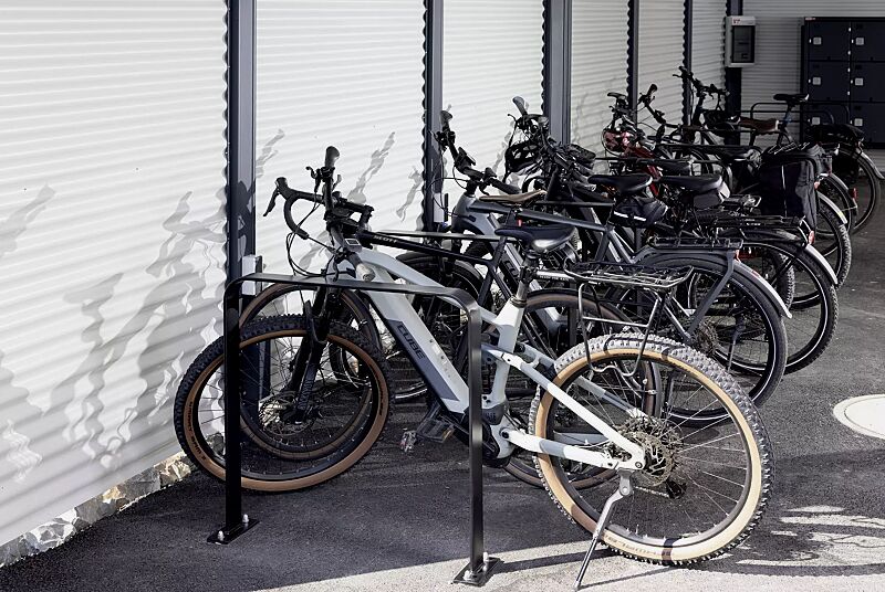 anlehnbuegel-tampa__shoKAT0071165 Anlehnbügel TAMPA ohne Innenbügel, zum Aufdübeln, in RAL 7016 anthrazitgrau