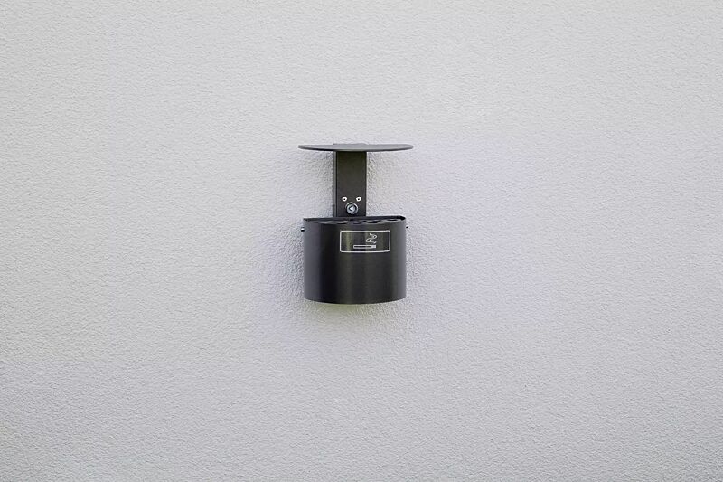 ascher-kerry__shoKAT0007095 Halbrundascher KERRY mit Schutzdach, Wandbefestigung, in DB 703 anthrazit-eisenglimmer