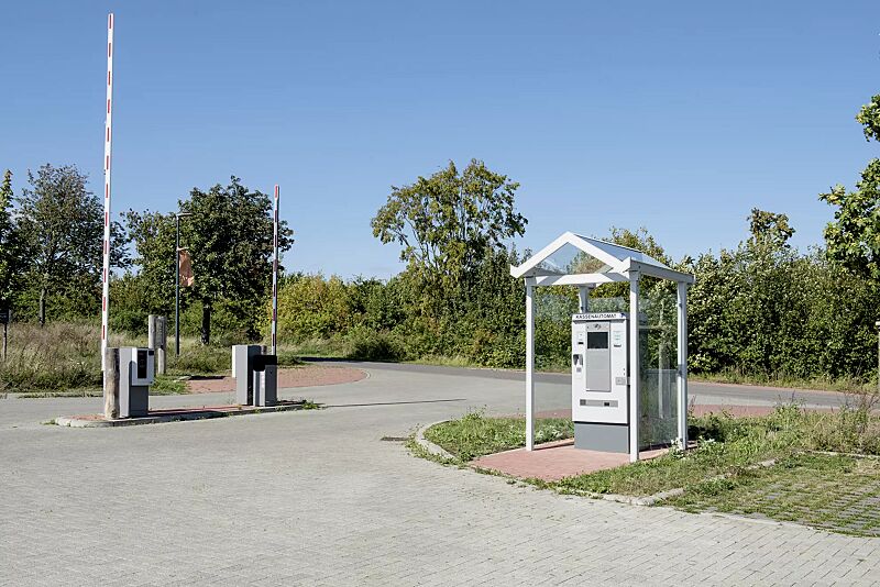 automatenueberdachung-tangenta__shoKAT0071310 Automaten-Überdachung TANGENTA, Dachbreite x Dachtiefe 1700 mm x 2000 mm, Rück- und Seitenwände ESG, Klarglas, Stahlkonstruktion in RAL 7035 lichtgrau