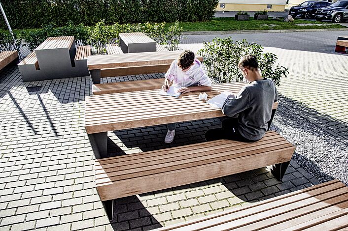 Bank-Tisch-Kombination BLOCQ mit Jatobaholzbelattung, Breite 2080 mm, Stahlteile in RAL 9007 graualuminium