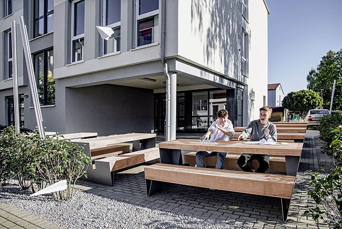 Bank-Tisch-Kombination BLOCQ mit Jatobaholzbelattung, Breite 2080 mm, Stahlteile in RAL 9007 graualuminium