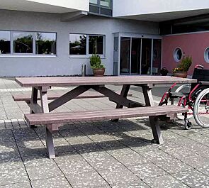 <div id="container" class="container">Bank-Tisch-Kombination COMMON, je Tischseite 1 Rollstuhlstellplatz</div>