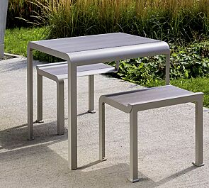 Bank-Tisch-Kombination PAOSA mit 2 Sitzplätzen, Stahlteile in RAL 7044 seidengrau, Sitz- und Tischauflage aus grauem Zedernholz