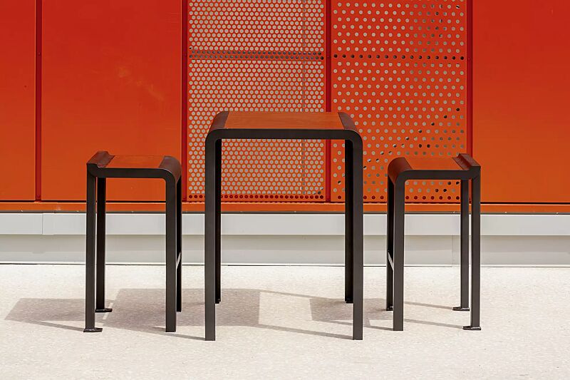 barhocker-paosa__shoKAT0066223 Barhocker PAOSA, Stahlteile in DB 703 eisenglimmer, Sitzauflage aus rotem Zedernholz