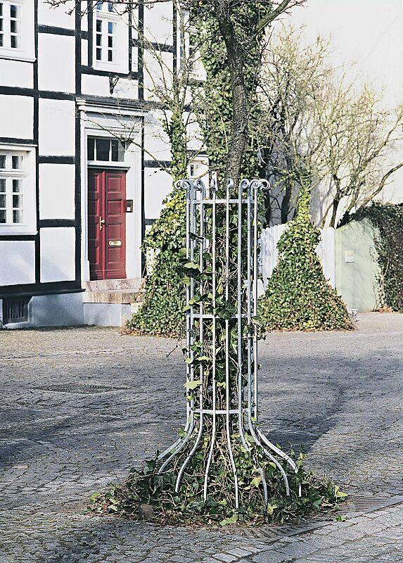 baumschutzgitter-kavala__shoKAT0018078 Baumschutzgitter KAVALA, Bodenbefestigung, feuerverzinkt