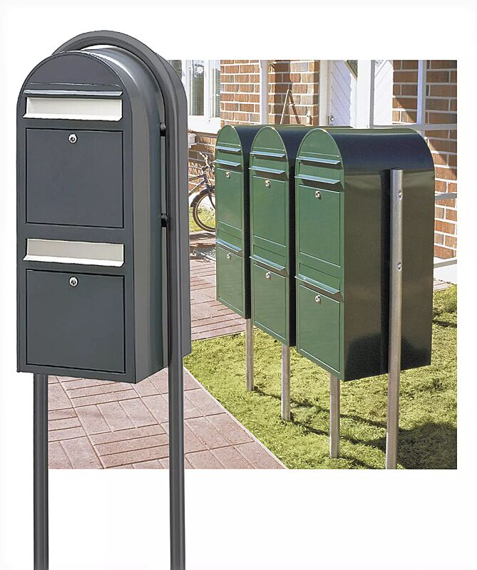 briefkasten-bobi-duo__shoKAT0006055 Briefkasten BOBI DUO in RAL 7016 anthrazitgrau mit Edelstahlbogenständer BOBI ROUND (Mehrpreis) und Briefkasten BOBI DUO in RAL 6005 moosgrün als Reihenanlage (Edelstahlstativ BOBI LINK siehe Zubehör)