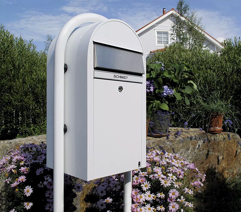 Briefkasten BOBI GRANDE mit Bogenständer BOBI ROUND in RAL 9016 verkehrsweiß und Namenschild (Zubehör)