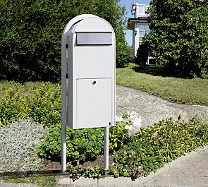 <div id="container" class="container">Briefkasten BOBI JUMBO mit Bogenständer BOBI ROUND in RAL 9016 verkehrsweiß</div>