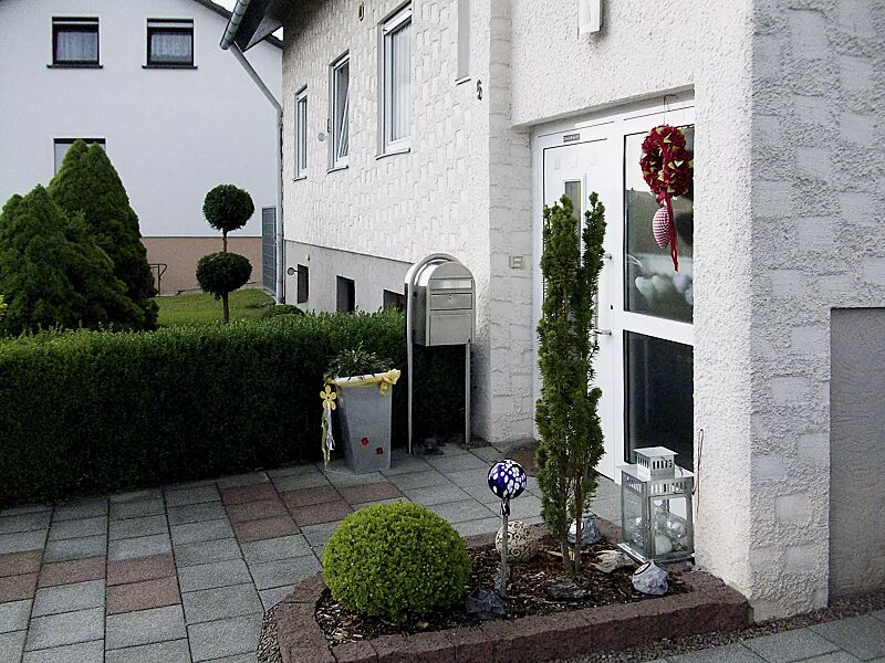 briefkasten-bobi-swiss__shoKAT0035055 Briefkasten BOBI SWISS, mit Bogenständer BOBI ROUND, aus Edelstahl