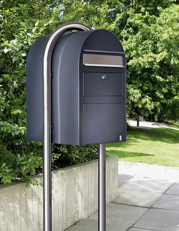 briefkasten-bobi-swiss__shoKAT0038290 Briefkasten BOBI SWISS, in RAL 7016 anthrazitgrau, mit Edelstahlbogenständer BOBI ROUND (Mehrpreis)