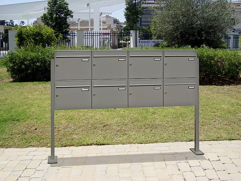 briefkastenanlage-bretagne__shoKAT0035173 freistehende Briefkastenanlage BRETAGNE zum Aufdübeln (Mehrpreis), mit 8 Briefkästen, in RAL 7004 signalgrau