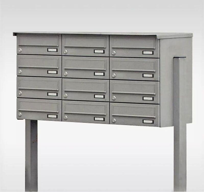 Sonderanlage mit 12 Briefkästen (Kastengröße 130 x 325 x 370 mm), Rechteckrohrständer 80 x 40 mm, enganliegend, zum Einbetonieren