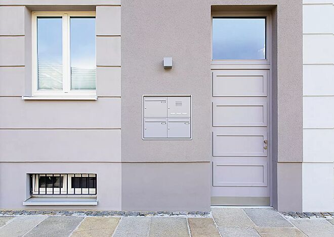 Unterputzanlage NIZZA NEW mit 3 Briefkästen, mit Sprech- / Klingelfach, in RAL 9006 weißaluminium