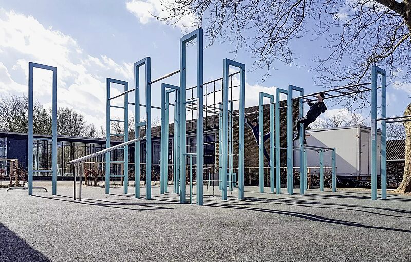 Calisthenics-Anlage M-FELD, Serie BARFORZ, Stahlkonstruktion in RAL-Farbe gegen Mehrpreis
