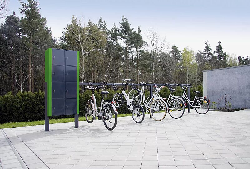 design-lenkerhaltesystem-unit__shoKAT0031469 Design-Lenkerhaltesystem UNIT einseitig, 12 Stellplätze, mit Sicherungsseil (Zubehör), in RAL 7016 anthrazitgrau, mit Schließfachanlage