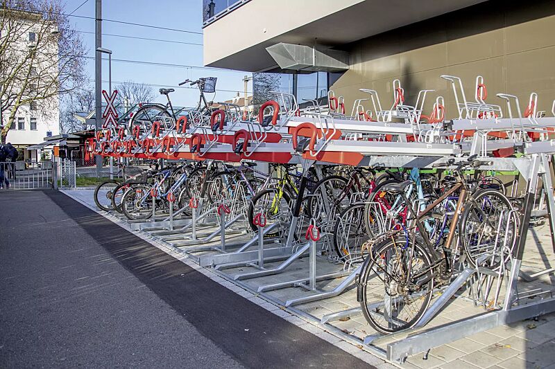 doppelstock-fahrradparksystem-easylift-500-d__shoKAT0065883 Doppelstock-Fahrradparksysteme EASYLIFT 500 D