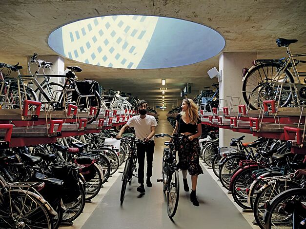 Doppelstock-Fahrradparksystem EASYLIFT CAPACITY mit kundenspezifischer Aufstellung