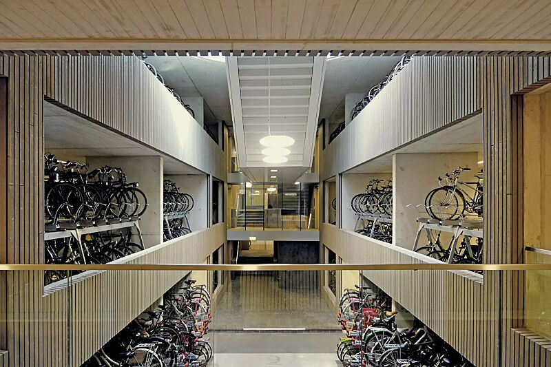 doppelstock-fahrradparksystem-easylift-capacity__shoKAT0067439 Doppelstock-Fahrradparksystem EASYLIFT CAPACITY mit kundenspezifischer Aufstellung