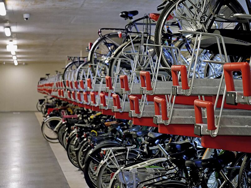 doppelstock-fahrradparksystem-easylift-capacity__shoKAT0067442 Doppelstock-Fahrradparksystem EASYLIFT CAPACITY mit kundenspezifischer Aufstellung