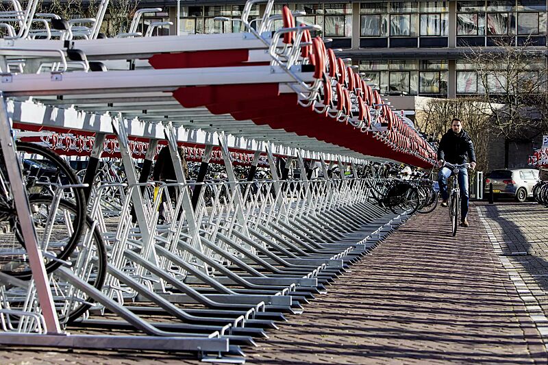 doppelstock-fahrradparksystem-easylift-premium__shoKAT0067480 Doppelstock-Fahrradparksystem EASYLIFT PREMIUM mit kundenspezifischer Aufstellung