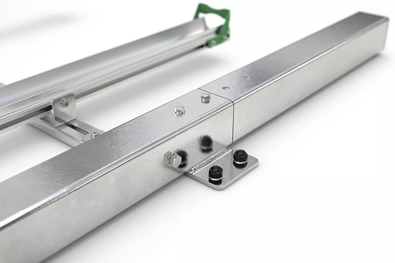 doppelstock-fahrradparksystem-flexhub-premium__shoKAT0072186 Detail: bodennahe Tastleiste, verhindert Unterlaufen mit Taststock