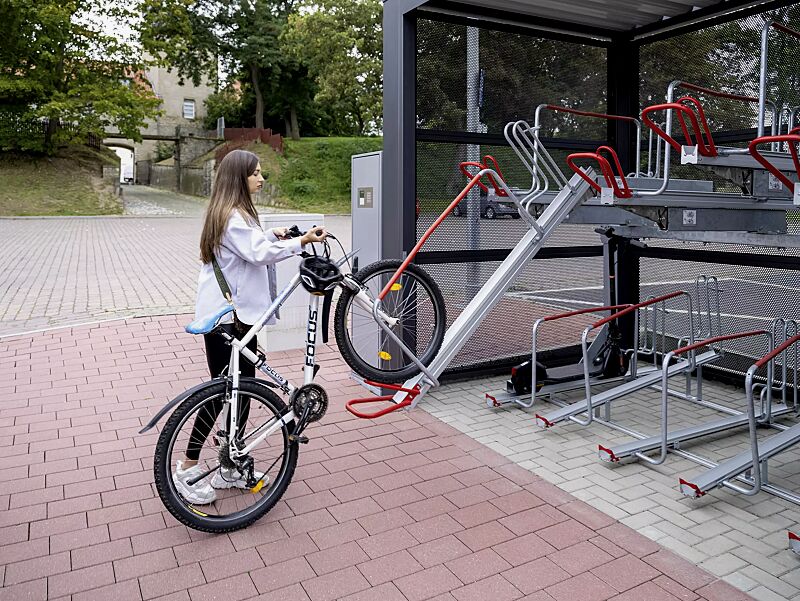doppelstock-fahrradparksystem-flexhub__shoKAT0075895 Doppelstock-Fahrradparksystem FLEXHUB, MULTIPORT® Rad, Elektronisches Zugangs- und Buchungssystem SmartBikeBox