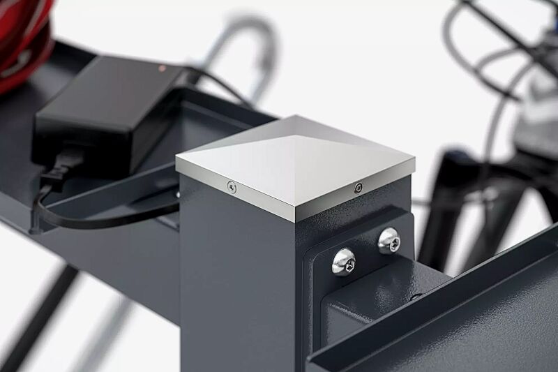 e-bike-ladestation-irving-power__shoKAT0073245 Detail: Pfosten-Abschlusskappe aus Edelstahl