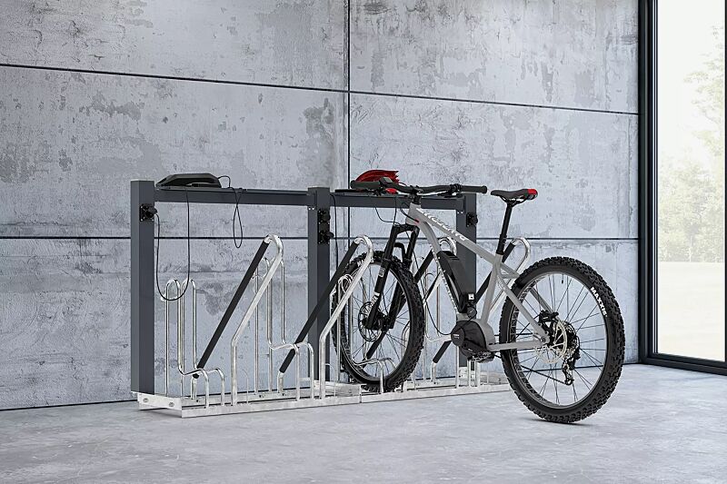 e-bike-ladestation-irving-power__shoKAT0074902 E-Bike-Ladestation IRVING POWER, Fahrradständer mit Lademodul für 4 Ladepunkte, mit 4 farbbeschichteten Ablageschalen