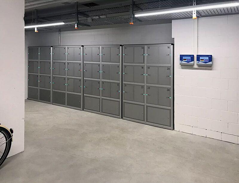 e-bike-ladestellenschrank-amaro__shoKAT0070751 E-Bike-Ladestellenschrank AMARO, 4 auftragsbezogene Anlagen mit jeweils 12 kleinen Ladefächern, RFID-Zugangsautorisierung über externe Steuerzentrale