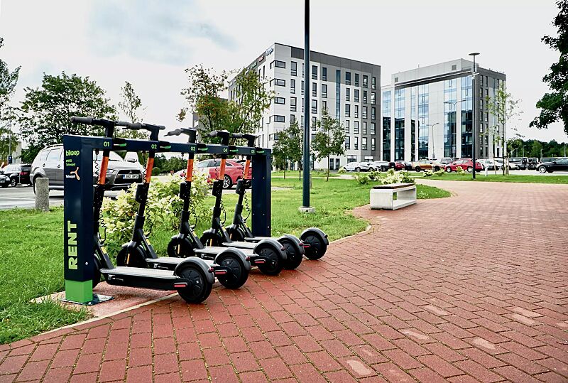 E-Scooterparksystem SKEEP, Komplettangebot mit 5 Einstellplätzen