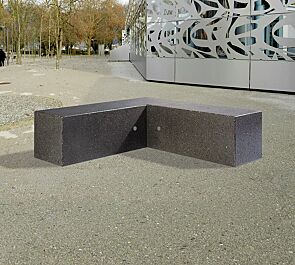 Eckbank IRISA aus rekonstituiertem Marmor, Sitzflächen geschliffen, Seitenflächen sandgestrahlt, in schwarz ebano