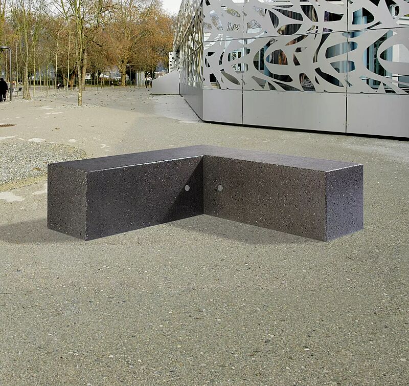Eckbank IRISA aus rekonstituiertem Marmor, Sitzflächen geschliffen, Seitenflächen sandgestrahlt, in schwarz ebano