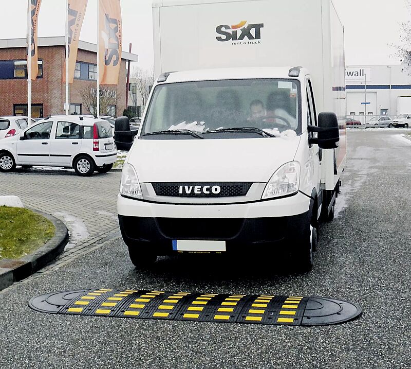 fahrbahnschwelle-safety-rider__shoKAT0063518