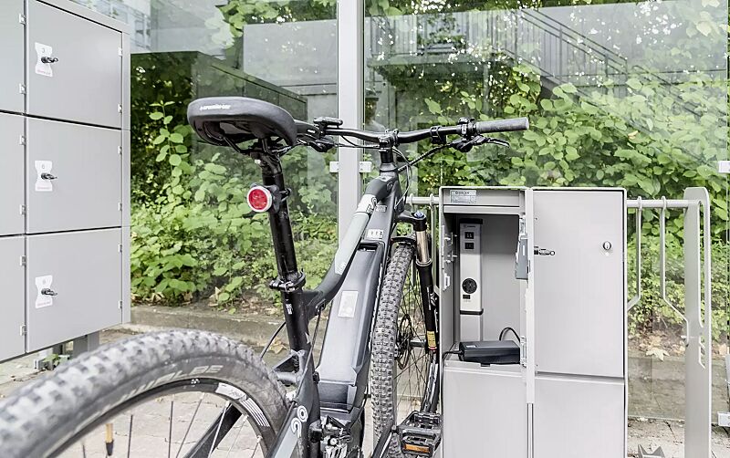 fahrrad-abstellanlage-velo-connector__shoKAT0068229 Fahrrad-Abstellanlage VELO-CONNECTOR, Schließfachschrank SECURE, Stahlkonstruktion in RAL 9007 graualuminium