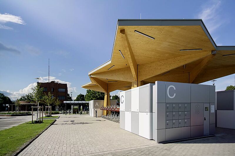 Fahrradgarage FULLERTON-E, 8 Anlagen mit jeweils 8 Boxen, doppelstöckig, Höhe x Breite x Tiefe 2885 mm x 3611 mm x 2100 mm, inklusive Zugangs- und Buchungssystem SmartBikeBox®, Stahlkonstruktion in RAL 9006 weißaluminium bzw. RAL 9003 signalweiß, Besch...