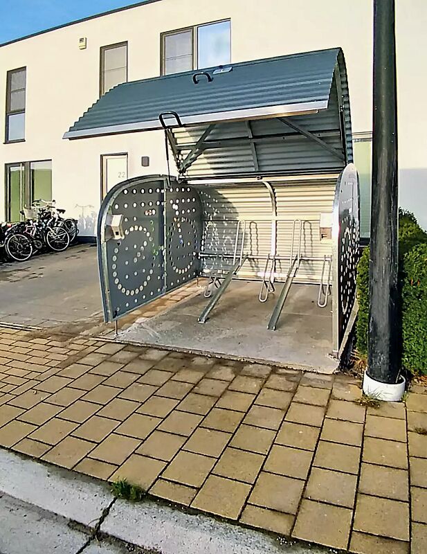 fahrradgarage-velo-boxx-professional__shoKAT0060971 Fahrradgarage VELO-BOXX®-Professional inklusive Einbau-Fahrradständer, Tief/Hoch-Einstellung, mit Klappflügeltür aus Wellblech in RAL 7016 anthrazitgrau, Seitenwände in RAL 7004 signalgrau