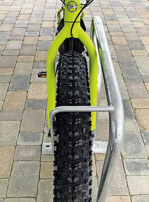 fahrradparker-hedland__shoKAT0066052 Detail: Fahrrad mit einer Reifenbreite von 108 mm