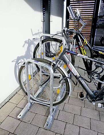 Fahrradparker MISSOURI-LIGHT einseitig 90°, tief / hoch, zum Aufdübeln bei +/- 0 mm, 4 Stellplätze, feuerverzinkt