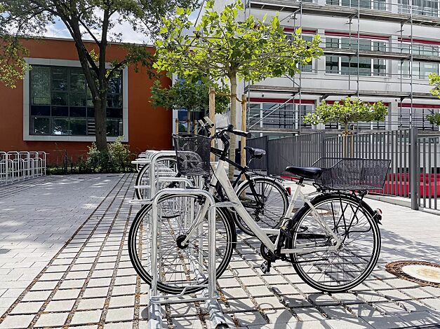 Fahrradparker MISSOURI-LIGHT, einseitig, 45°, tief / tief, zum Aufdübeln bei +/- 0 mm, feuerverzinkt