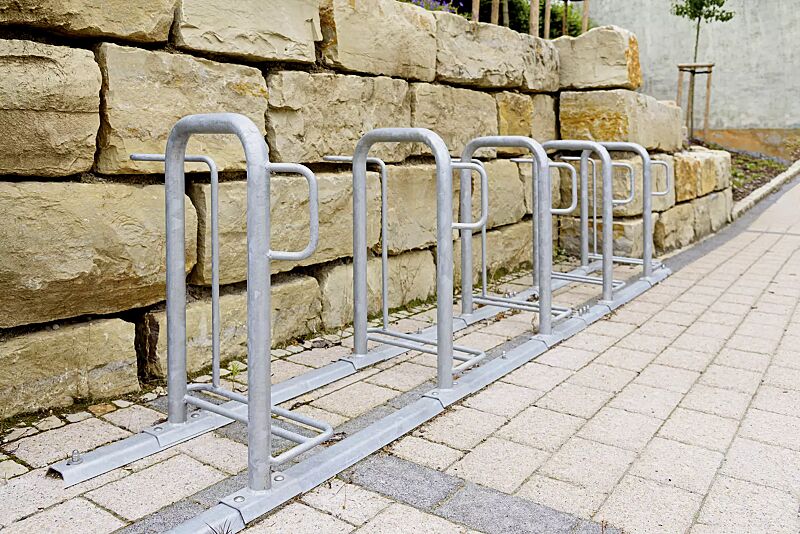 fahrradparker-missouri__shoKAT0060449 Fahrradparker MISSOURI einseitig 90°, tief, zum Aufdübeln bei +/- 0 mm, 5 Stellplätze, feuerverzinkt