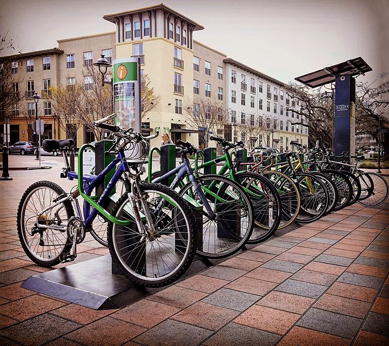 Fahrradparksystem BIKEEP, Reihenaufstellung, mit kundenspezifischer RFID-Zugangsberechtigung