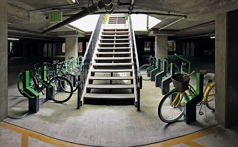 Fahrradparksystem BIKEEP, Reihenaufstellung, mit kundenspezifischer RFID-Zugangsberechtigung